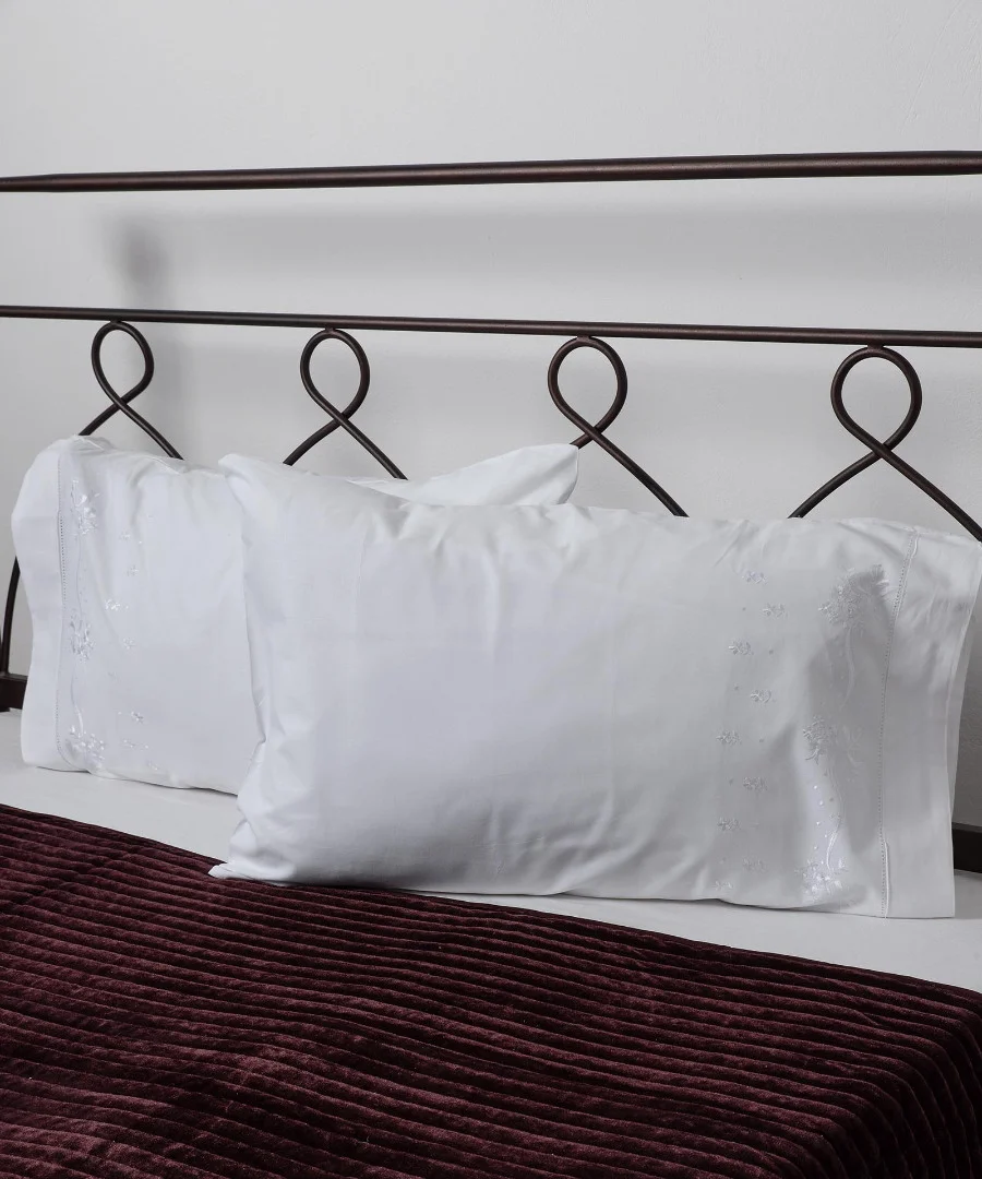Φωτογραφία προϊόντος: SilkFashion Βαμβακερή μαξιλαροθήκη με κέντημα 050 (46cm x 70cm) λευκή ζευγάρι